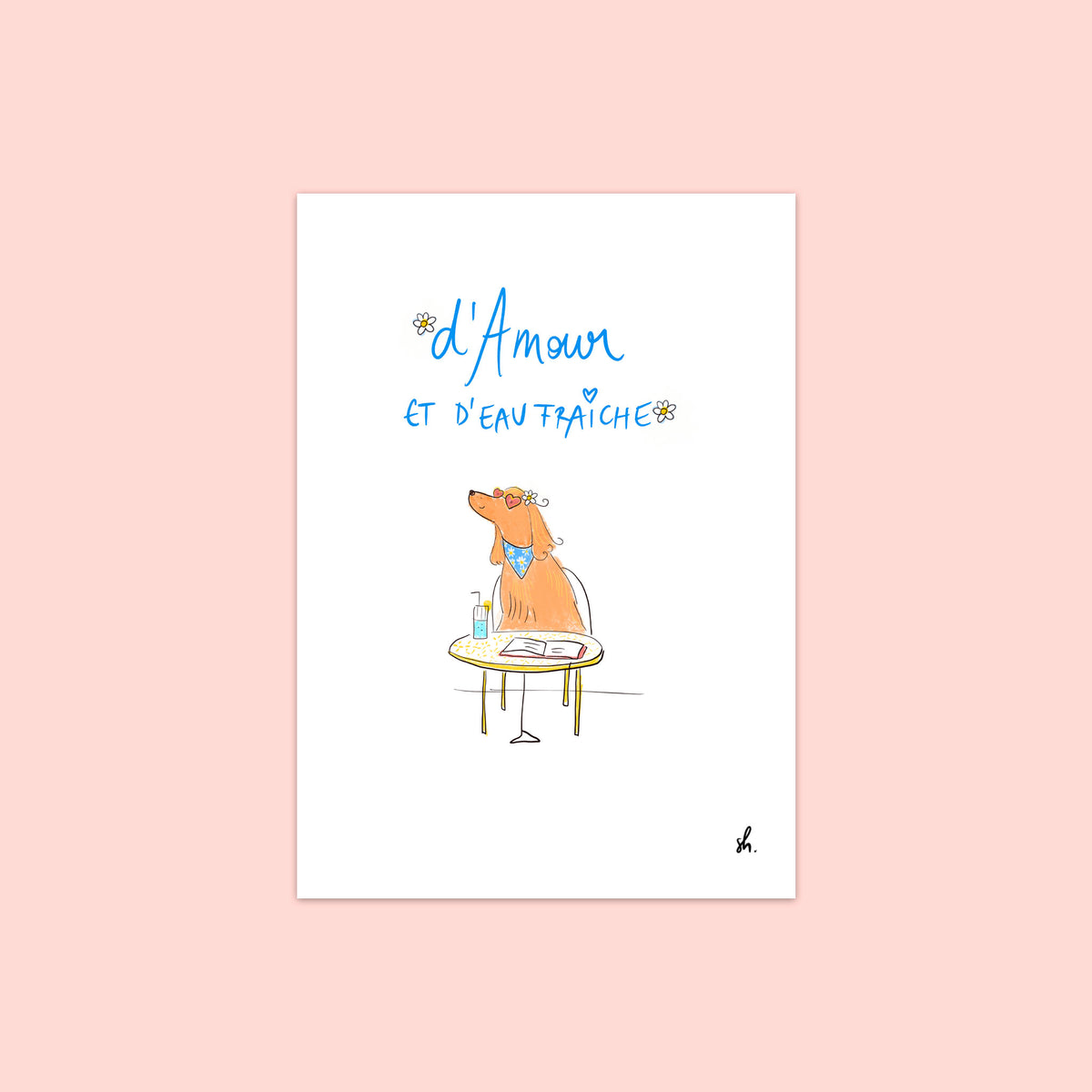 cocker qui sirote un cocktail en lisant un livre et qui porte des lunettes de soleil en forme de coeur avec un bandana à fleur et une pâquerette dans les oreilles. il y a écrit à la main "d'amour et d'eau fraîche" avec deux pâquerettes de part et d'autre du titre.